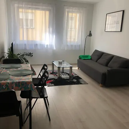 Tolnai Apartment *